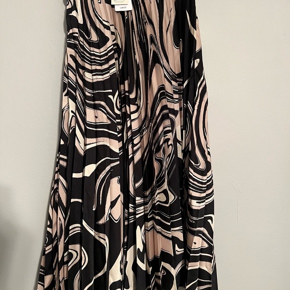 HP! 🥳NWT Mango pleated skirt - Picture 4 of 4